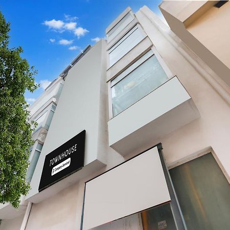 Super Townhouse Chhatarpur Near Metro Park Új-Delhi Kültér fotó