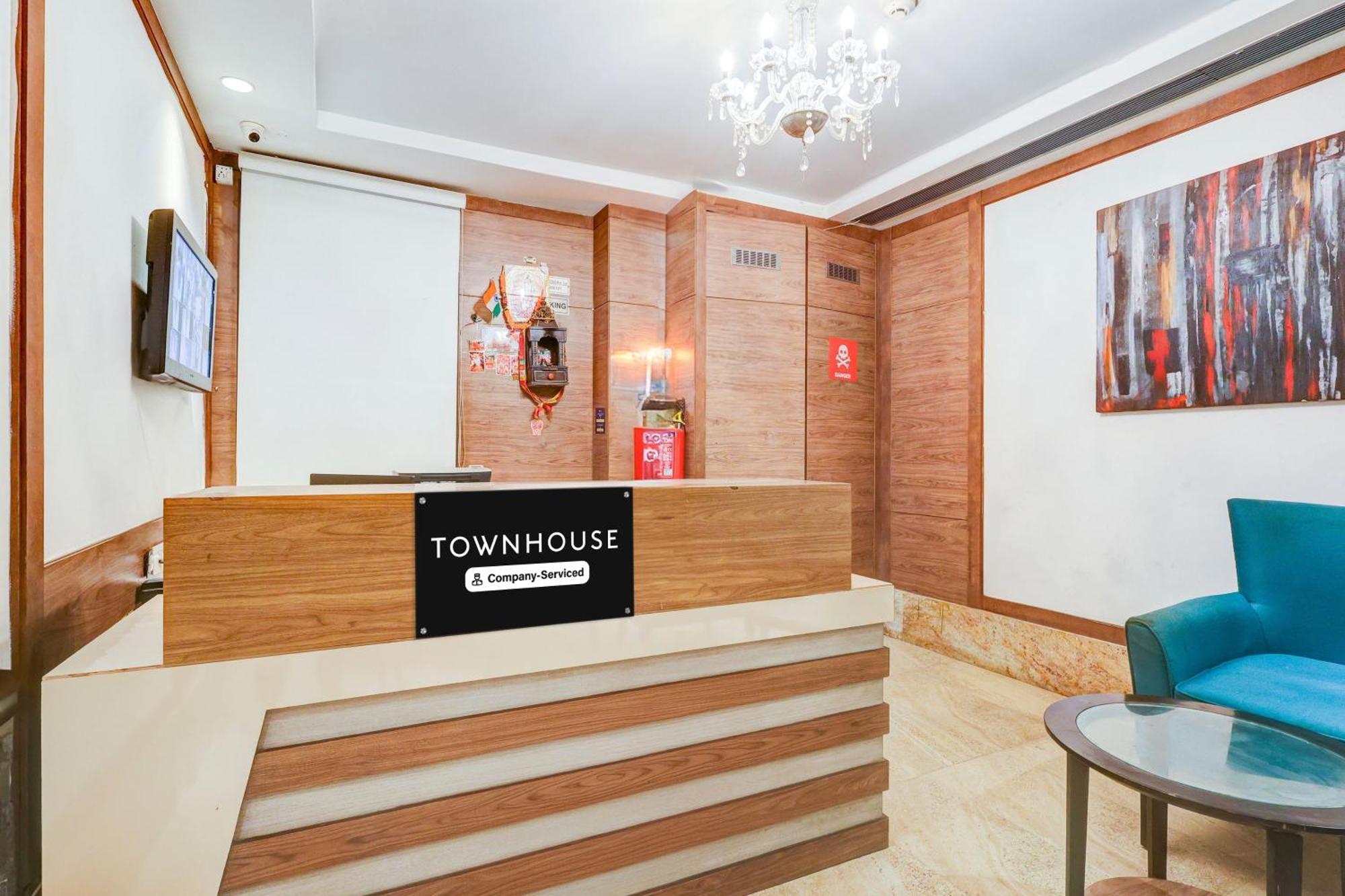 Super Townhouse Chhatarpur Near Metro Park Új-Delhi Kültér fotó