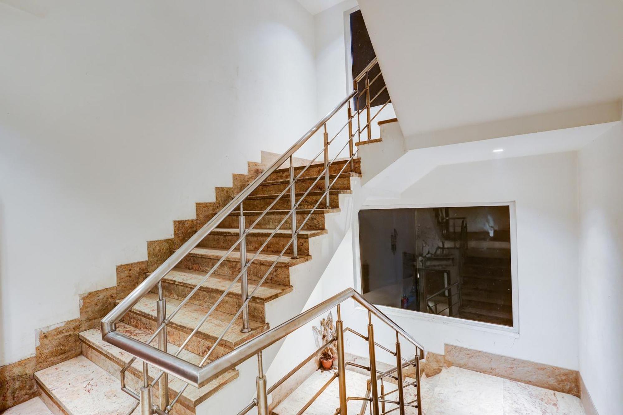 Super Townhouse Chhatarpur Near Metro Park Új-Delhi Kültér fotó