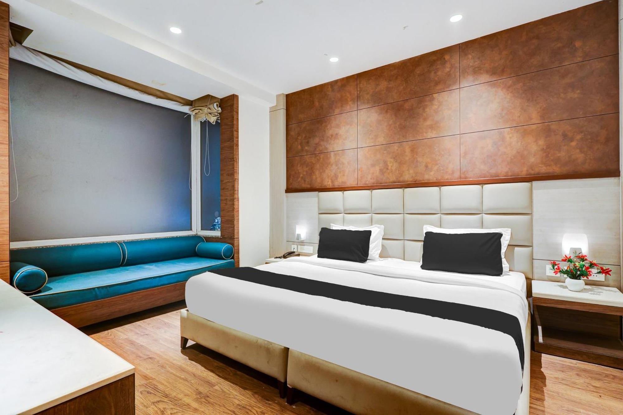 Super Townhouse Chhatarpur Near Metro Park Új-Delhi Kültér fotó